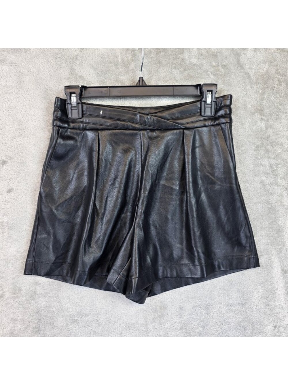 7 For All Mankind Shorts Womens S Black Faux Leather Pleated High Rise Dressy